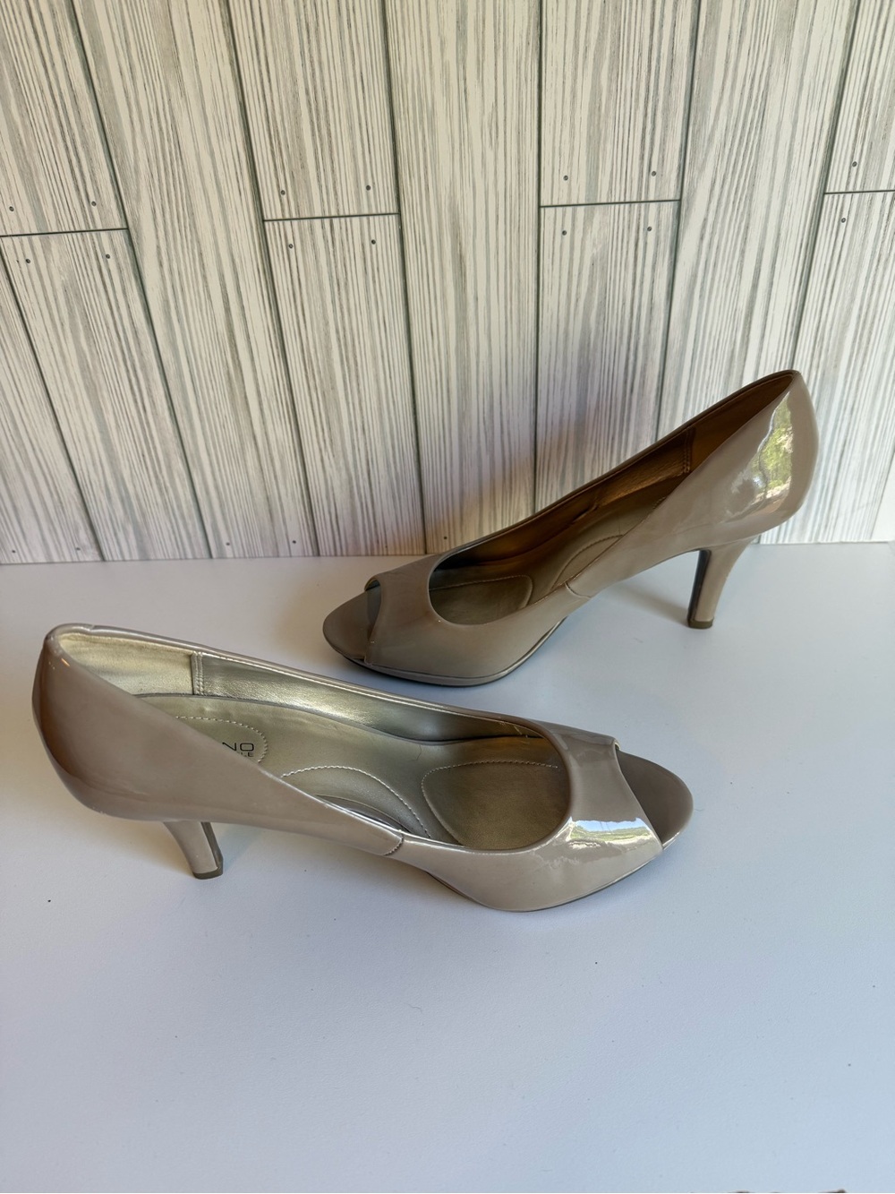 Women’s Neutral Color PatentLeather Peep Toe Pumps by Bandolino Size 10M